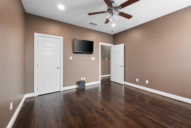 empty room with dark wood finished floors, recessed lighting, visible vents, ceiling fan, and baseboards