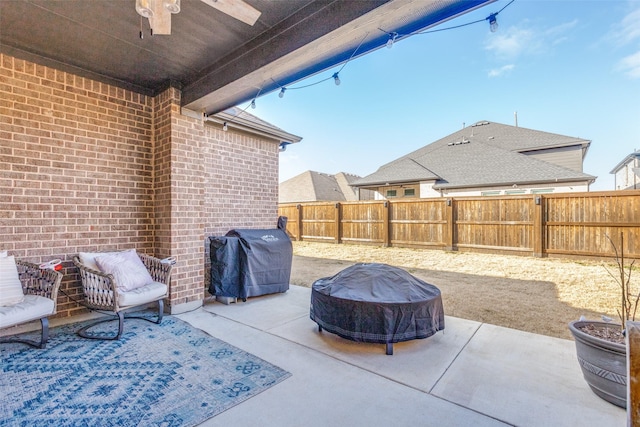 view of patio with a grill, ceiling fan, and a fenced backyard