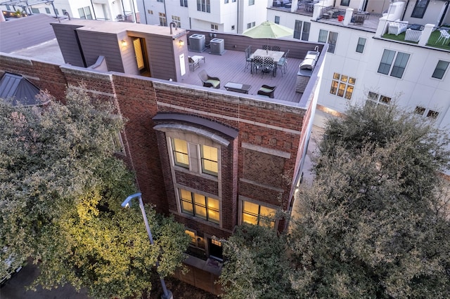 2111 Albany St, Dallas, TX 75201 - entrance to property featuring brick siding
