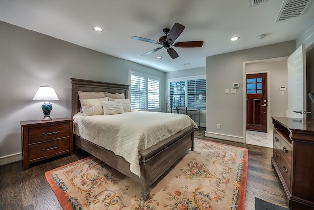 2111 Albany St, Dallas, TX 75201 - full bathroom with visible vents, shower / bathtub combination with curtain, toilet, and vanity