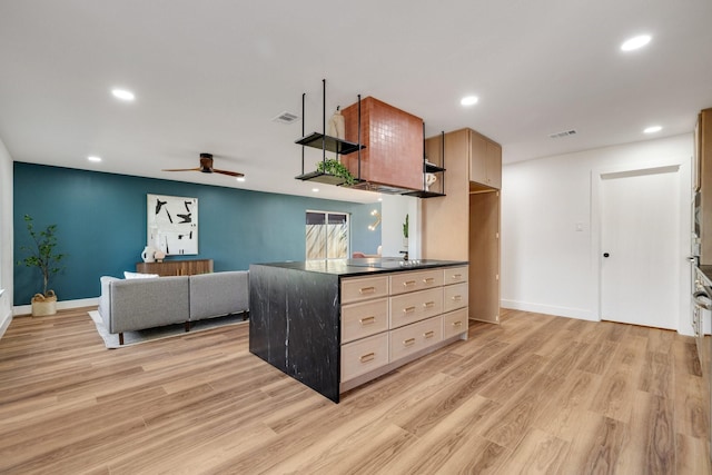 4707 Weyhill Dr, Arlington, TX 76013 - kitchen featuring ceiling fan, light wood finished floors, dark countertops, recessed lighting, and baseboards