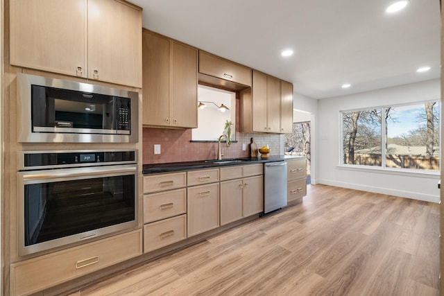 4707 Weyhill Dr, Arlington, TX 76013 - kitchen with appliances with stainless steel finishes, a sink, dark countertops, recessed lighting, and backsplash