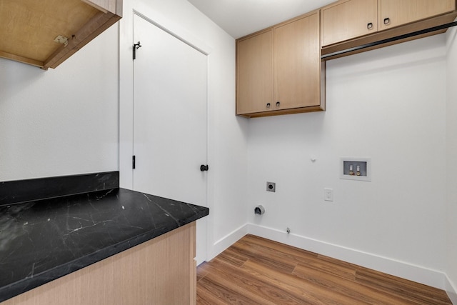 4707 Weyhill Dr, Arlington, TX 76013 - laundry room featuring gas dryer hookup, hookup for an electric dryer, cabinet space, light wood-style floors, and baseboards