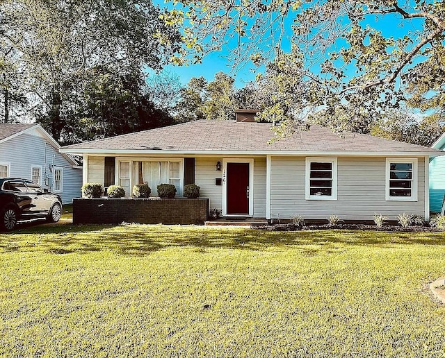 ranch-style house featuring a front lawn