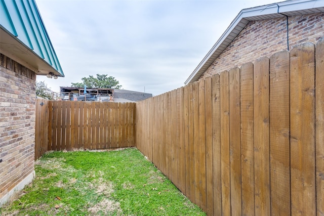 view of yard featuring a fenced backyard