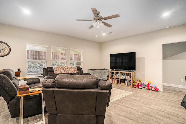 living room with ceiling fan, recessed lighting, light wood-type flooring, and baseboards