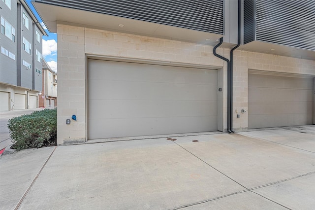 3200 Ross Ave Unit 40, Dallas, TX 75204 - garage with concrete driveway