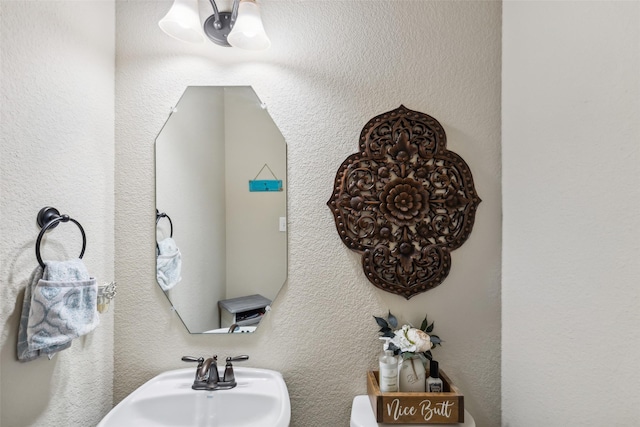 bathroom featuring a sink