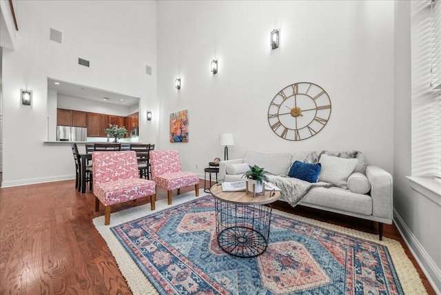 709 E 1st St, Fort Worth, TX 76102 - living room featuring wood finished floors, baseboards, and a towering ceiling