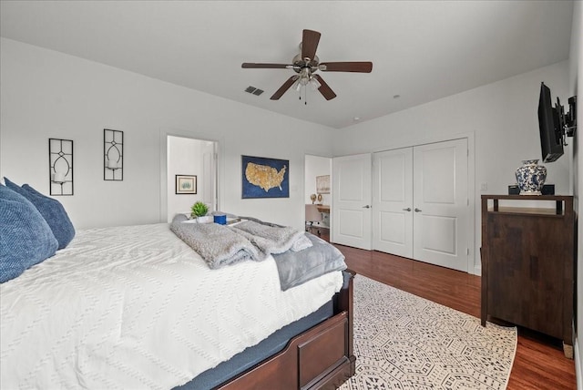 709 E 1st St, Fort Worth, TX 76102 - bedroom featuring dark wood finished floors, a closet, and a ceiling fan