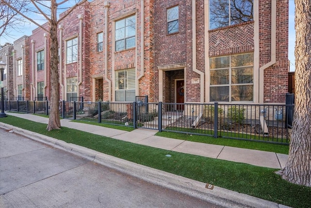 709 E 1st St, Fort Worth, TX 76102 - view of front of property with brick siding