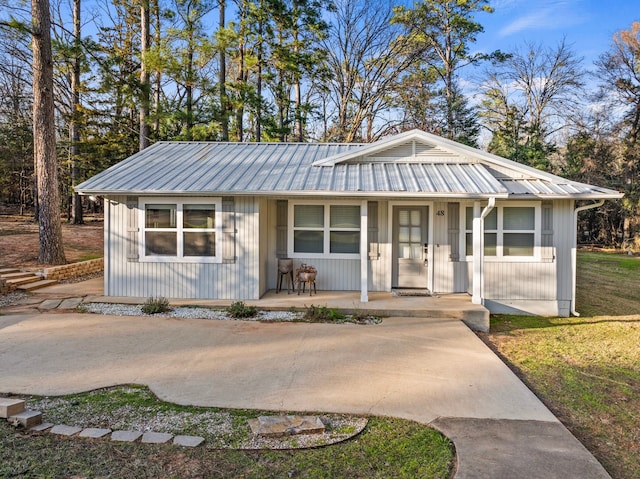 view of front of home featuring covered porch