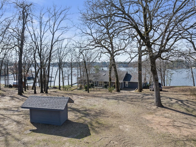 view of yard featuring a water view