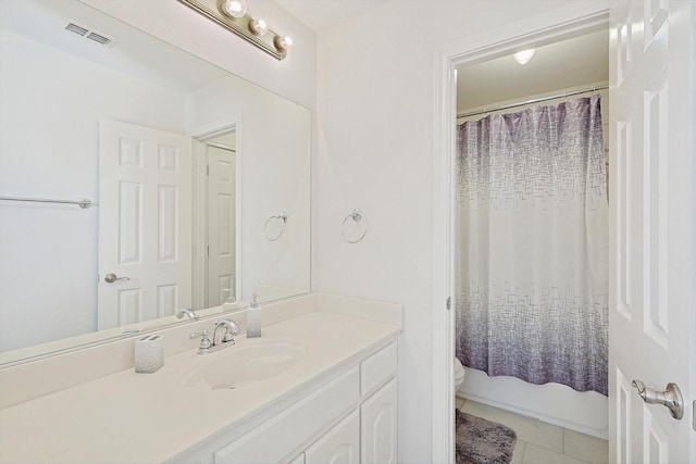 bathroom featuring shower / tub combo with curtain, visible vents, toilet, vanity, and tile patterned floors