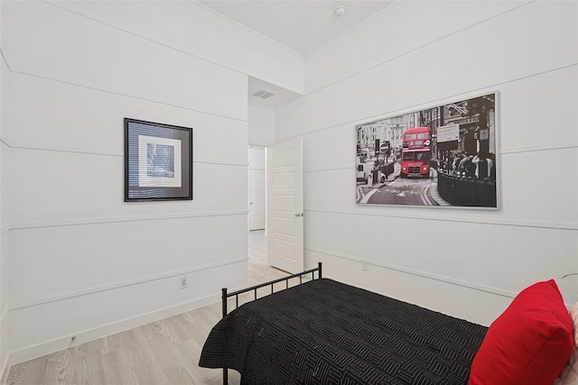 bedroom featuring light wood-style floors and visible vents