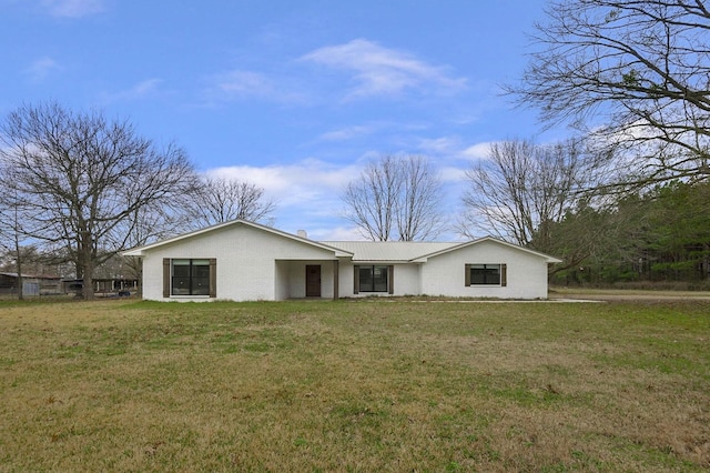 view of front facade featuring metal roof and a front lawn