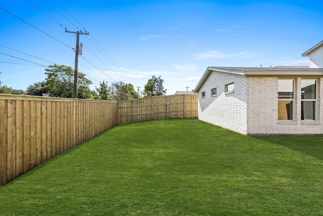 view of yard featuring a fenced backyard