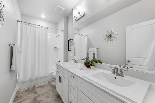 full bathroom featuring toilet, visible vents, a sink, and shower / tub combo with curtain