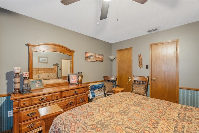 bedroom with visible vents and ceiling fan