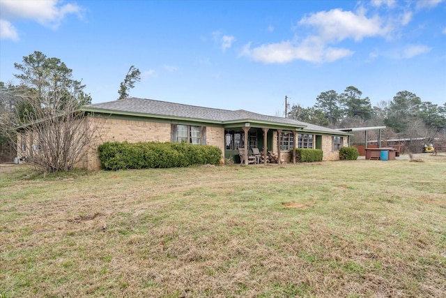 view of front of house featuring brick siding and a front yard