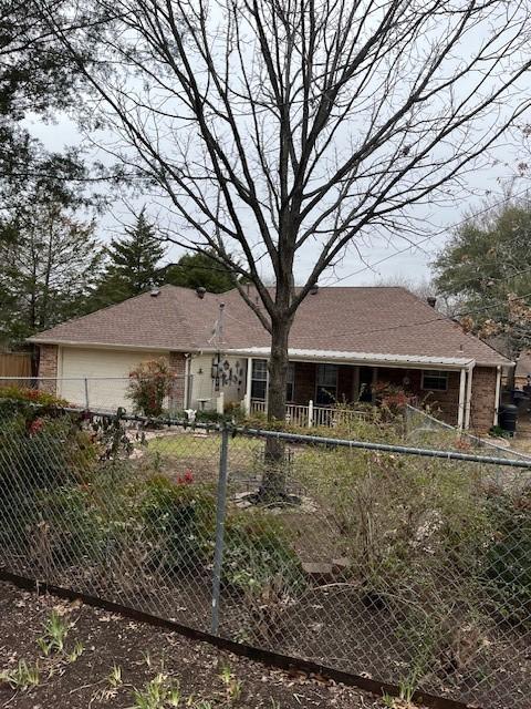 view of front of house with brick siding and a fenced front yard