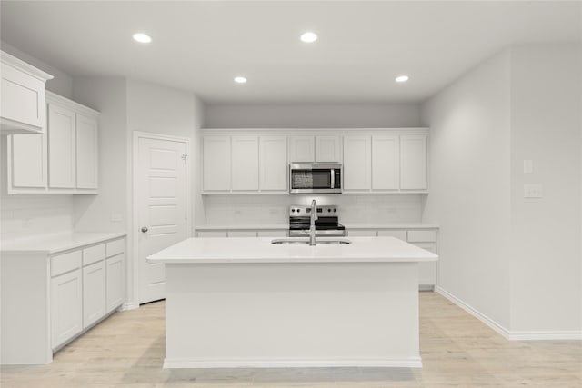 1810 Iris Rd, Melissa, TX 75454 - kitchen featuring appliances with stainless steel finishes, tasteful backsplash, a kitchen island with sink, light countertops, and recessed lighting