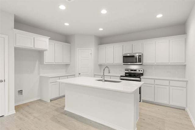 1810 Iris Rd, Melissa, TX 75454 - kitchen with stainless steel appliances, a sink, tasteful backsplash, a center island with sink, and light wood-type flooring