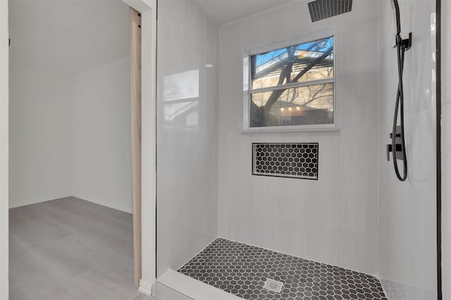 bathroom featuring tiled shower