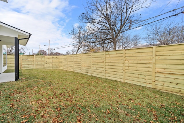 view of yard featuring a fenced backyard