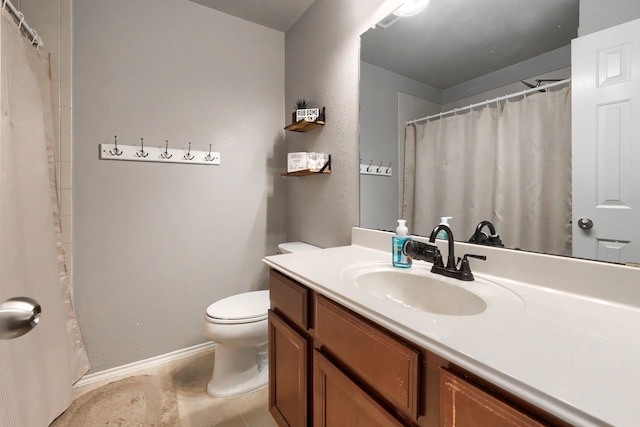 bathroom with a shower with shower curtain, vanity, toilet, and baseboards