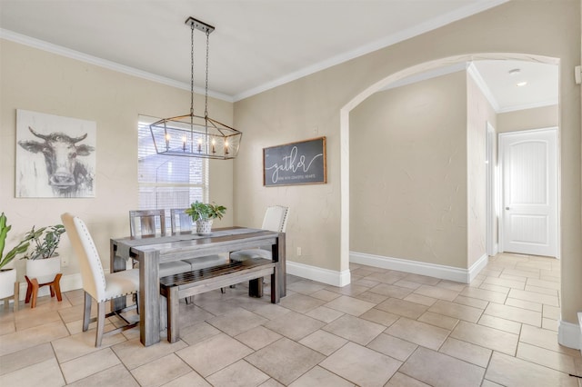 dining room with ornamental molding, arched walkways, and baseboards