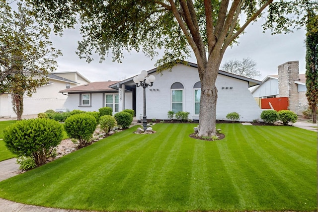 view of front of house featuring a front yard and brick siding