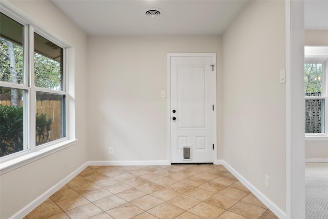 entrance foyer featuring baseboards, visible vents, and light tile patterned flooring