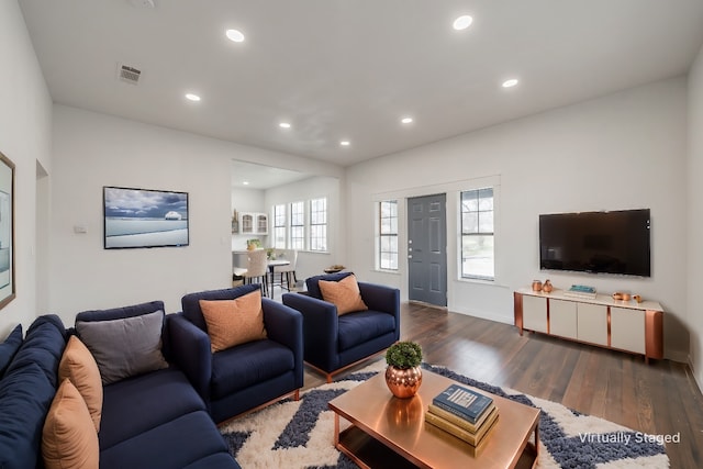 living area featuring recessed lighting, dark wood-style flooring, and baseboards