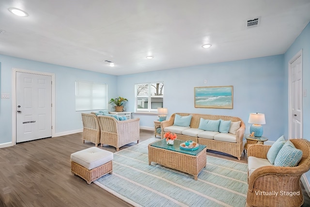 living area featuring recessed lighting, wood finished floors, visible vents, and baseboards