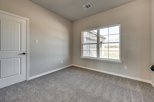 empty room featuring baseboards, visible vents, and carpet flooring