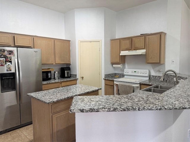 kitchen with electric stove, under cabinet range hood, black microwave, stainless steel refrigerator with ice dispenser, and a sink