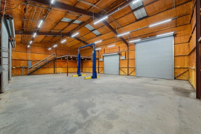 view of outdoor structure featuring an outbuilding