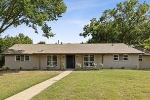 ranch-style house featuring a front lawn