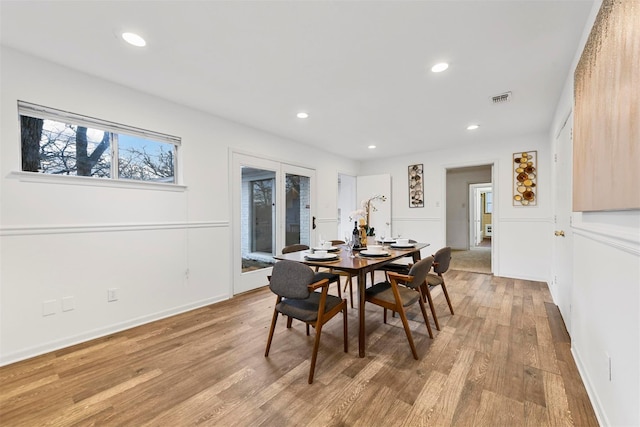 dining room featuring light wood-type flooring, baseboards, visible vents, and recessed lighting