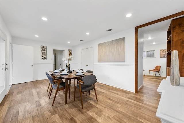 dining space featuring light wood-style flooring, visible vents, baseboards, and recessed lighting