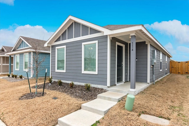 view of front of property featuring fence