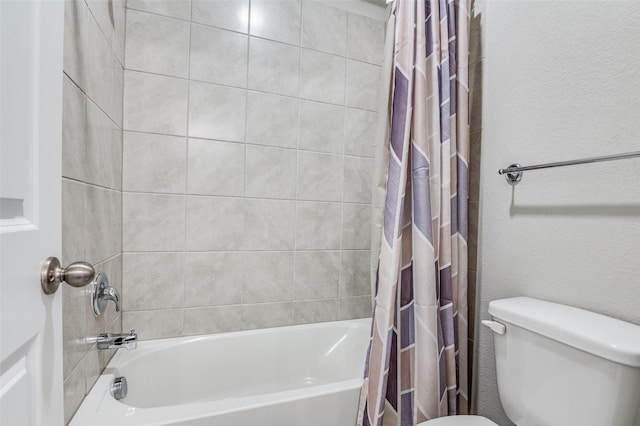 full bath with toilet and shower / tub combo with curtain