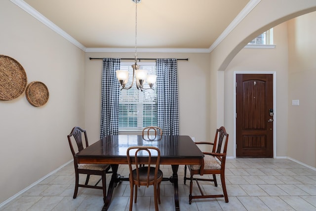 dining room featuring a chandelier, ornamental molding, arched walkways, and baseboards