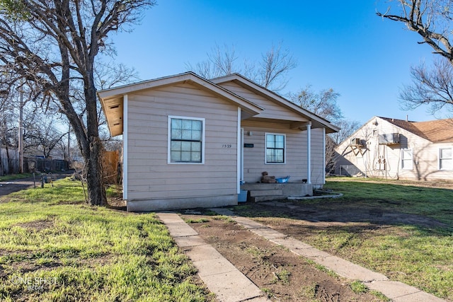 bungalow featuring a front yard