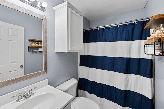 full bathroom with vanity, toilet, and a shower with curtain