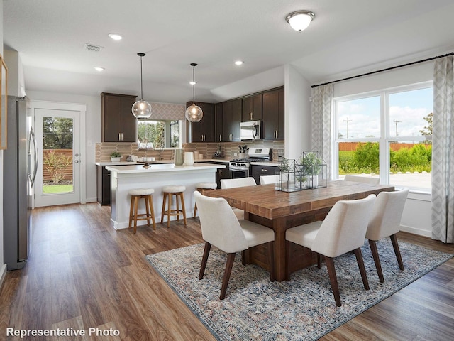 dining area featuring dark wood-style floors, recessed lighting, visible vents, and baseboards