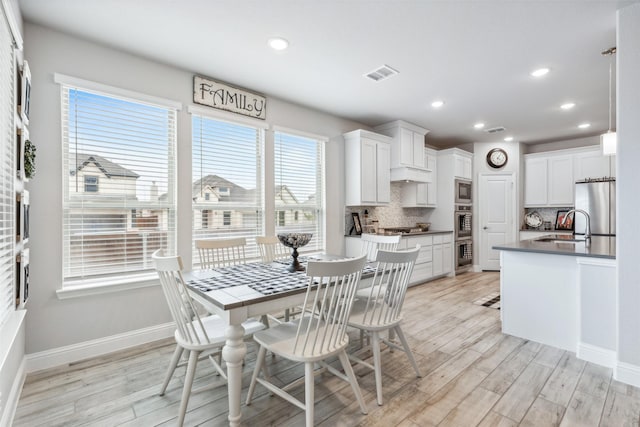 dining area with recessed lighting, baseboards, visible vents, and light wood finished floors