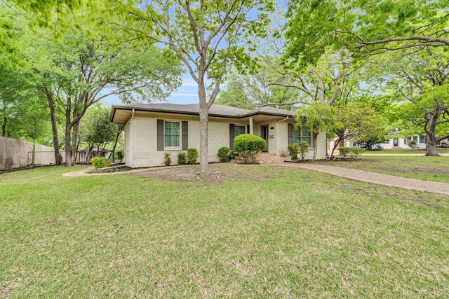 529 N Grand Ave, Waxahachie, TX 75165 - single story home with brick siding