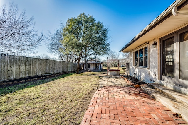 view of yard featuring a patio, a fenced backyard, and a jacuzzi